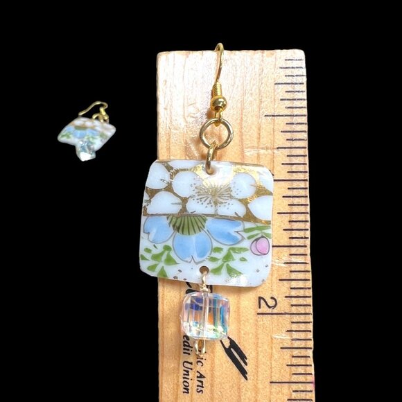 Broken China Pendant Necklace With Gold Tone Chain & Multifaceted Crystal Bead - Picture 6 of 11